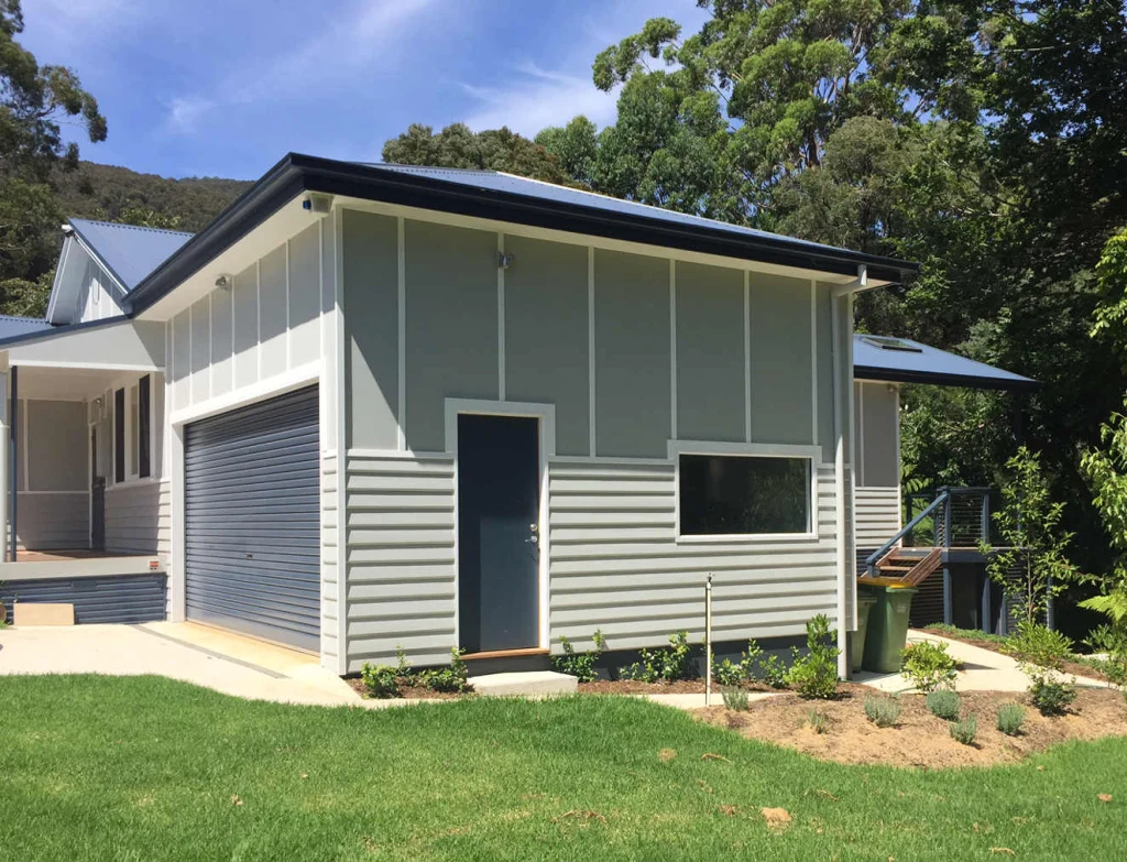 Weatherboard and garage repaint