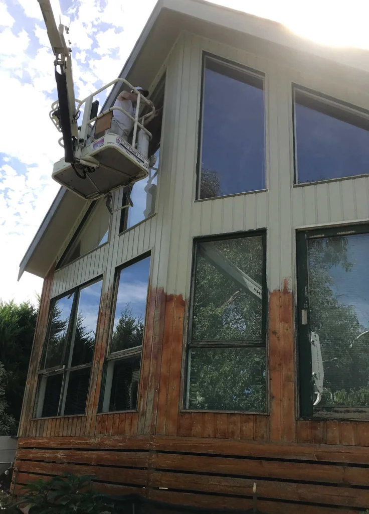 Two-tone gable over a timber base
